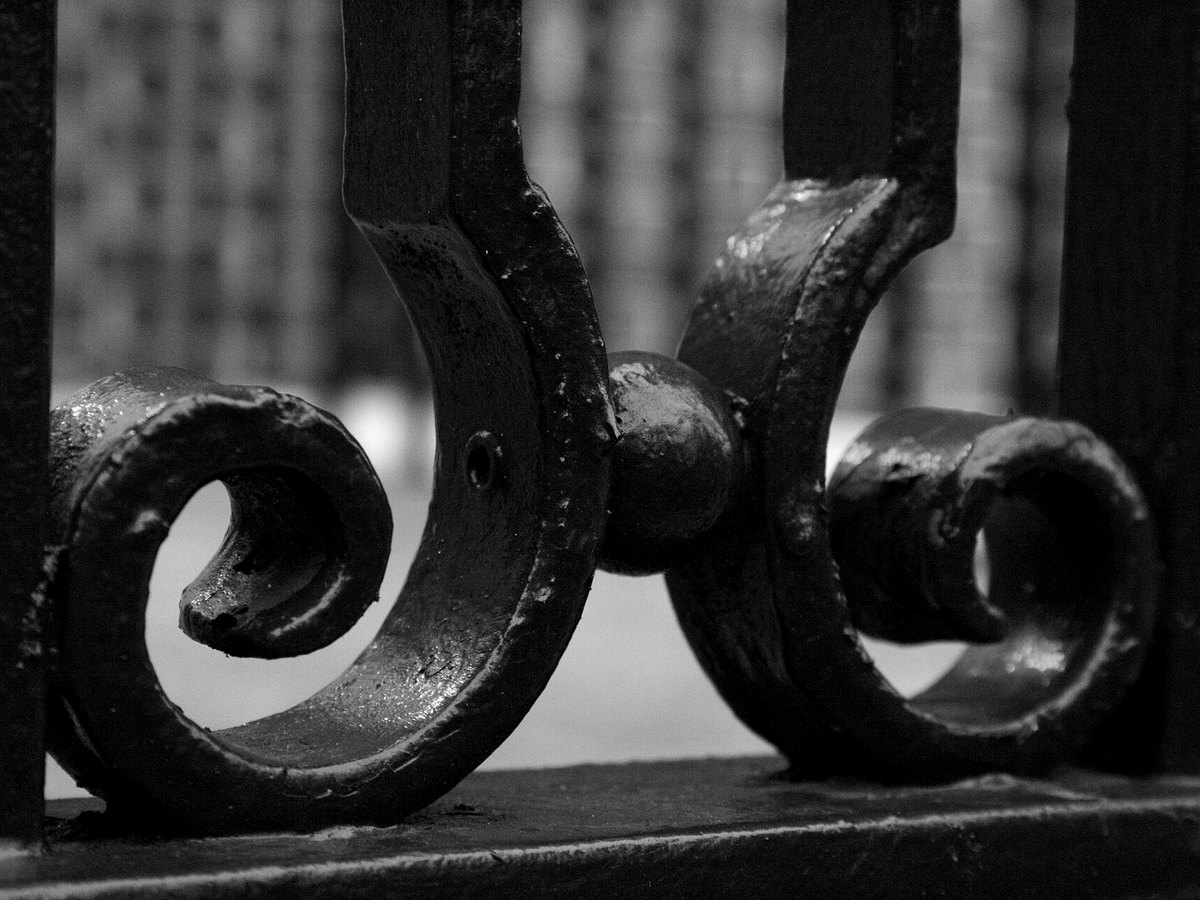 Détail d'une volute en fer forgé à la main